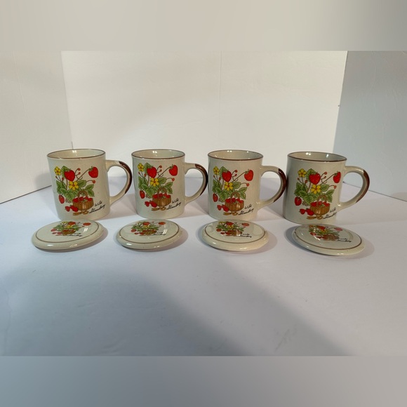 Vintage Wild Strawberry Coffee Mugs With Lids Tea Cups Made in Korea Set Of 4 - Picture 3 of 13